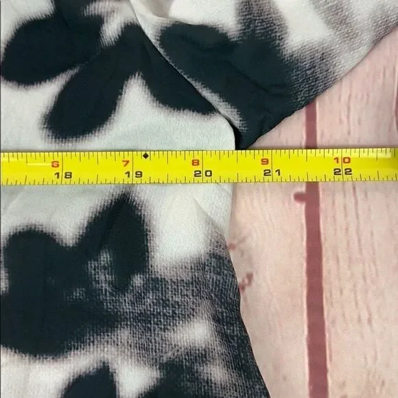 New! Noir maternity floral V-neck tunic to… - Picture 14 of 16